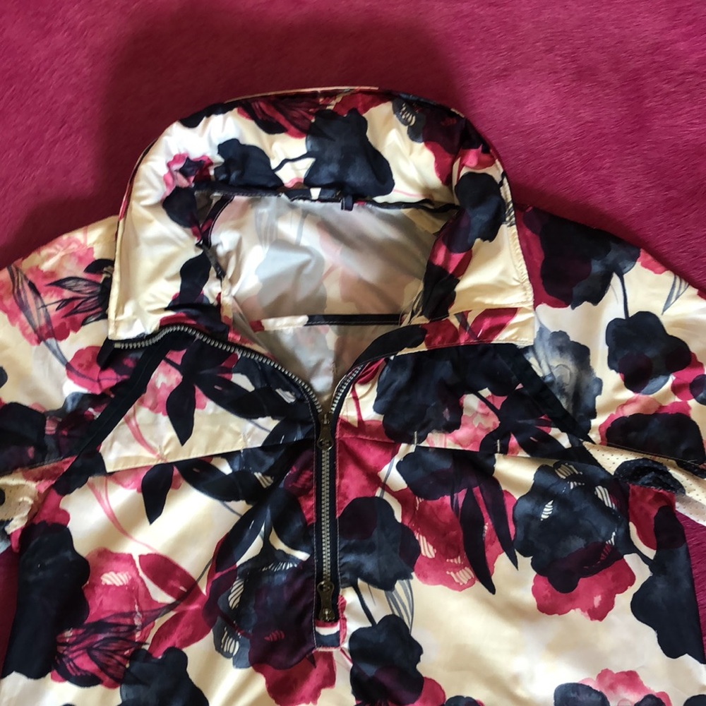 COPY - Lulu lemon rain jacket with hood